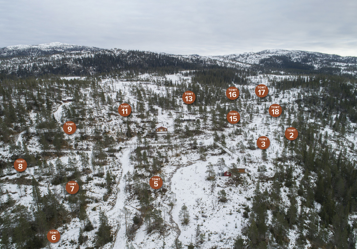 Tomtekart som viser nummer på tomter ved Haukåtjern. Snø på bakken. Foto